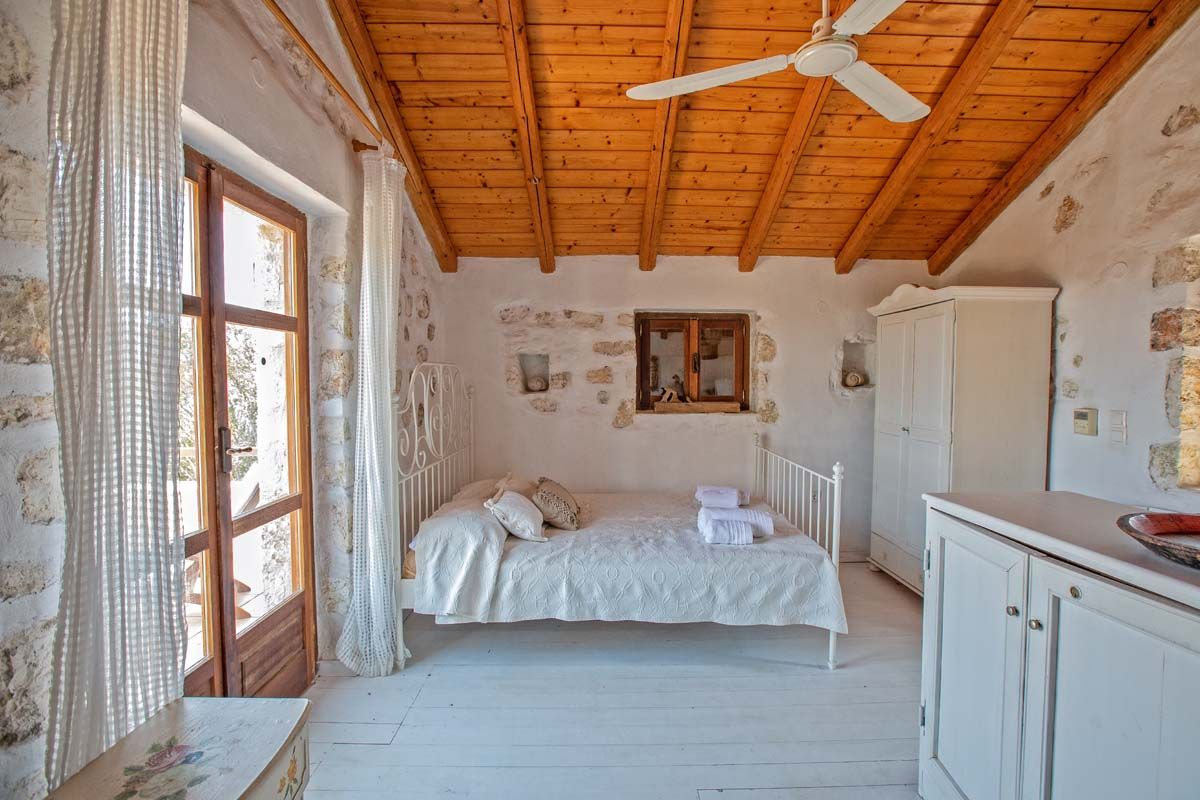 MAIN BEDROOM kefalonianvillas